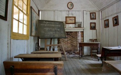 幼兒園小班美術扇子教案3篇（美麗的扇子，紙扇子，扇子搖搖）